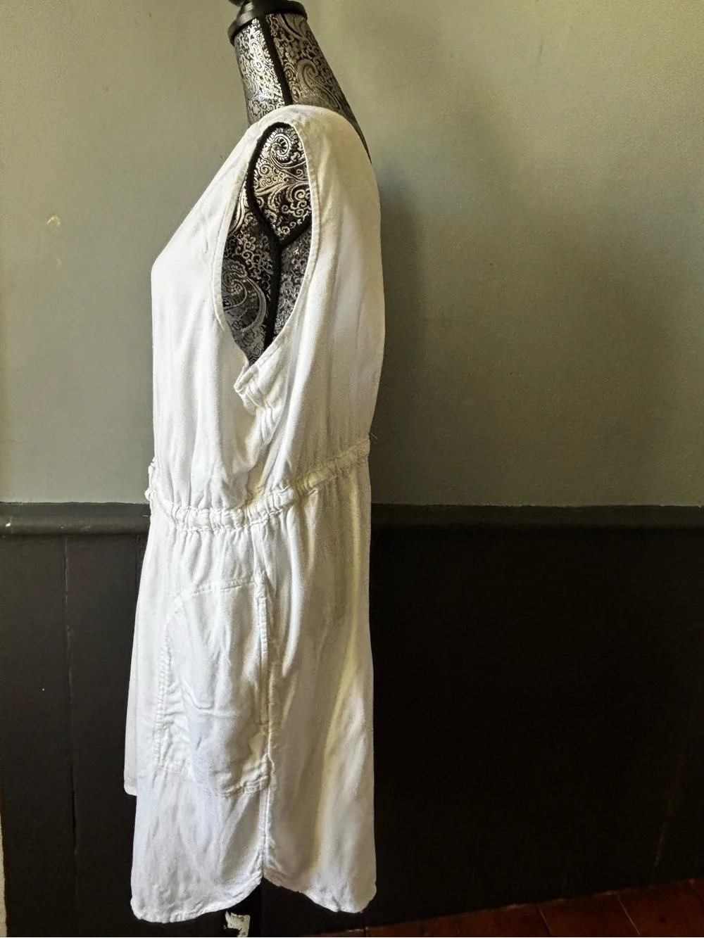 Time and Tru White Sleeveless V-Neck Drawstring Waist Dress - Picture 2 of 6